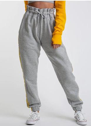 Утепленные спортивные штаны джоггеры с лампасами gymshark
