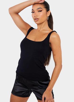 Prettylittlething новая вискозная майка топ черного цвета