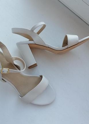 Босоножки 37р кожа