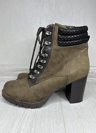 Ботинки на шнурках