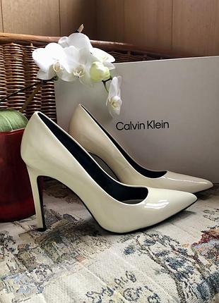 Лакові туфлі на шпильках  calvin klein (оригінал)