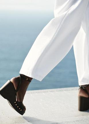 Босоножки на танкетке с заклепками zara2 фото