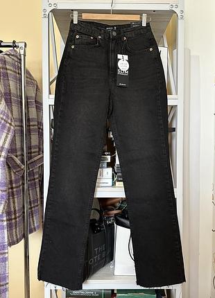 Классные черно-серые джинсы stradivarius slim straight прямые уровни