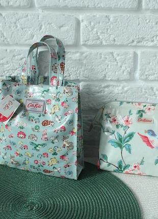 Cath kidston новий набір косметичка і сумочка. обидві з етикетками.