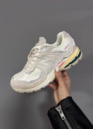 Жіночі кросівки new balance 2002r light beige suede