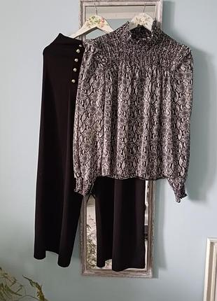 ↪️ блузка в трендовий зміїний принт.