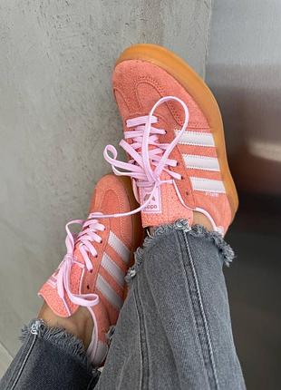 Жіночі кросівки adidas gazelle peach gum premium