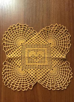Серветка ажурна вязана крючком 30*30см