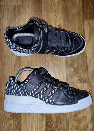 Женские кроссовки adidas р.39
