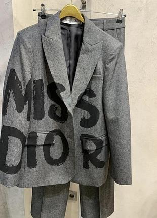 Костюм модного дому «christian dior»