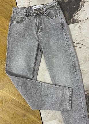 Сірі жіночі мом джинси  bershka