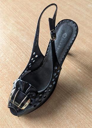 Босоніжки лакова шкіра. нові. 
розпродаж остання пара.