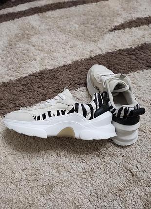 Кросівки zara