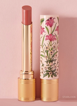Помада-блиск gucci glow & care shine lipstick rouge de beauté brillant 208 they met in argentina6 фото