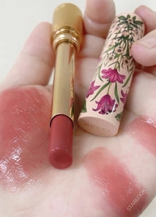 Помада-блиск gucci glow & care shine lipstick rouge de beauté brillant 208 they met in argentina5 фото