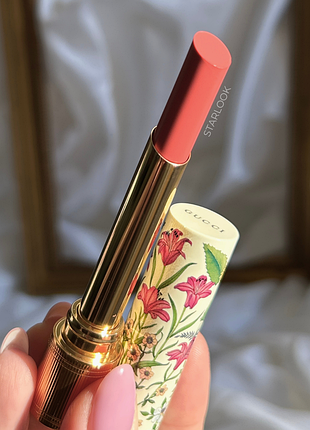 Помада-блиск gucci glow & care shine lipstick rouge de beauté brillant 208 they met in argentina2 фото
