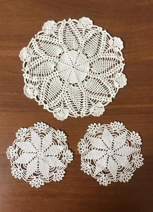 Набор из трех салфеток ручной работы