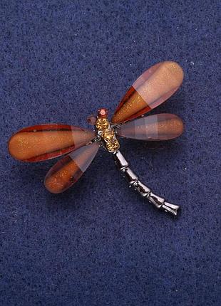 Брошь женская бабка коричневые кристаллы, серебристый металл 32х43мм