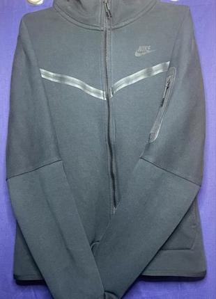 Nike tech fleece m size
