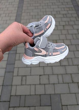 Детские кроссовки на девочку