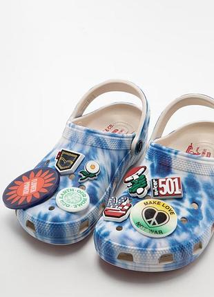 Клоги levi's x crocs classic ro clog stucco !