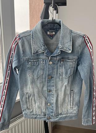 Джинсова куртка tommy jeans хs