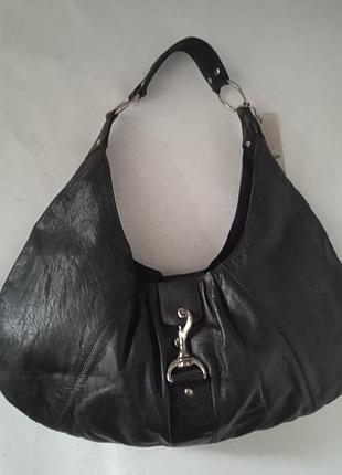 River island, сумка женская натуральная кожа, оригинал. размер, длина 25см, высота 16см.застежка внутри на магнитах.очень стильная и качественная сумка.