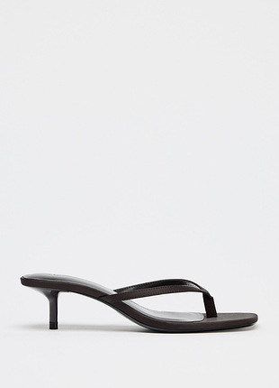 Изящные сатиновые шоколадные босоножки kitten-heel4 фото