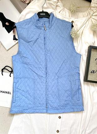 Стеганый голубой жилет безрукавка