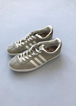 Кросівки жіночі adidas