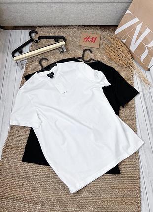Футболка в белом и черном цвете regular fit h&m