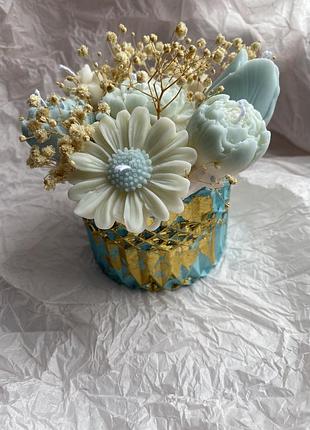 Букет из соевых свечей в гипсовом кашпо