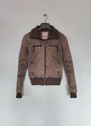Куртка clockhouse курточка весна осень короткая теплая весенняя утепленная демисезон женская коричневая джинсовая мужская индиана джонс
