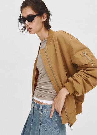 Стильний оверсайз бомбер від mango