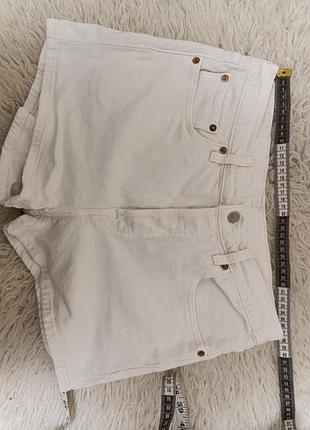 Шорты белые levi's m