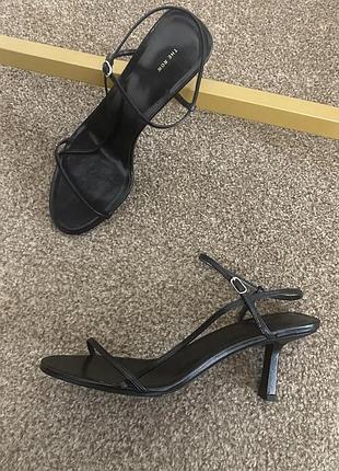 Босоножки the row