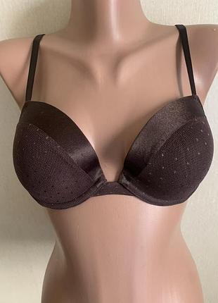 Бюст шоколадного кольору