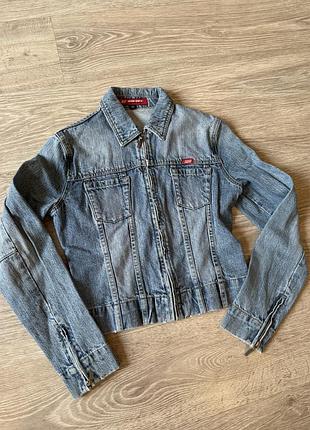 Курточка джинсова