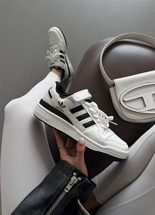 Жіночі кросівки adidas forum “white / black classic”