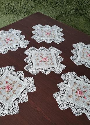 Вишита прямокутна серветка на  святковий стіл із трояндами 300*300