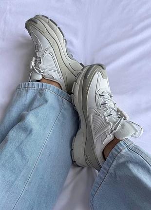 Женские кроссовки nike zoom vomero roam summit white / light bone premium