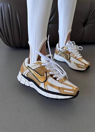 Женские кроссовки nike vomero 5 «metallic gold» premium