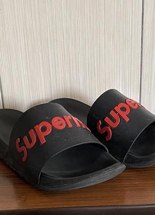 Шльопанці superme