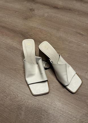 Босоножки zara