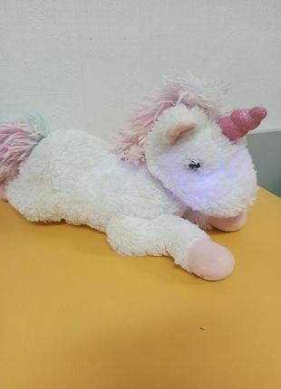 Мягкий единорог светится разными цветами