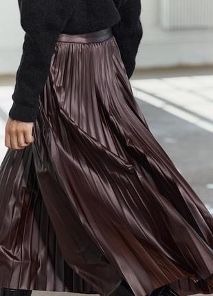 Шкіряна спідниця міді zara з плісуванням розмір s, м, l