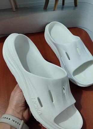 Шльопанці hoka