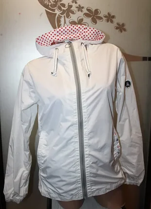 Helly hansen гарна курточка,не промокає