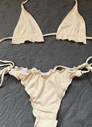 Купальник с рюшами бежевый