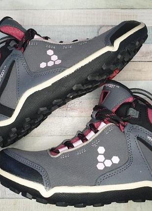 Треккинговые кроссовки vivobarefoot synth hiker 39. две пары